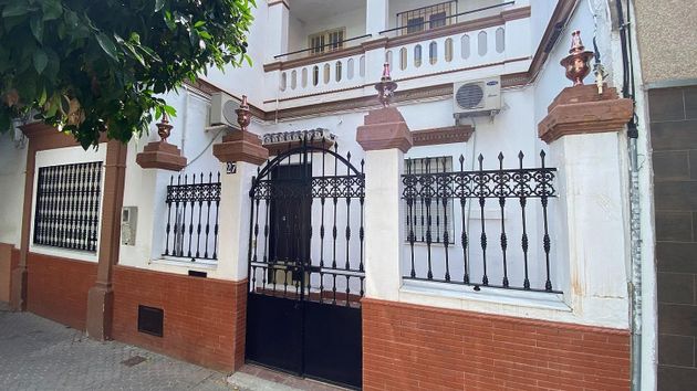 Foto 2 de Casa en venda a Nervión de 5 habitacions amb terrassa