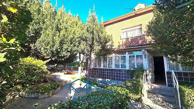 Foto 2 de Chalet en venta en Pelayos de la Presa de 6 habitaciones con piscina y jardín