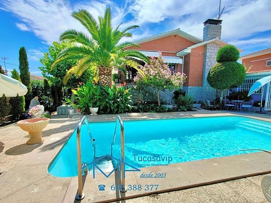 Foto 1 de Chalet en venta en Chapinería de 7 habitaciones con terraza y piscina