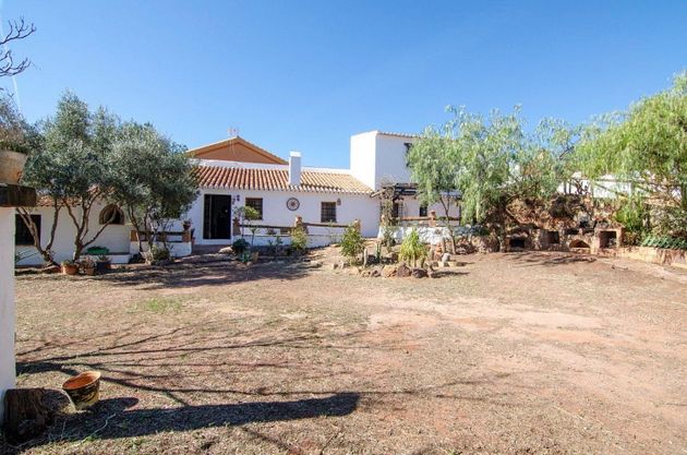 Foto 1 de Casa rural en venda a calle Diseminado R de 6 habitacions amb piscina i garatge