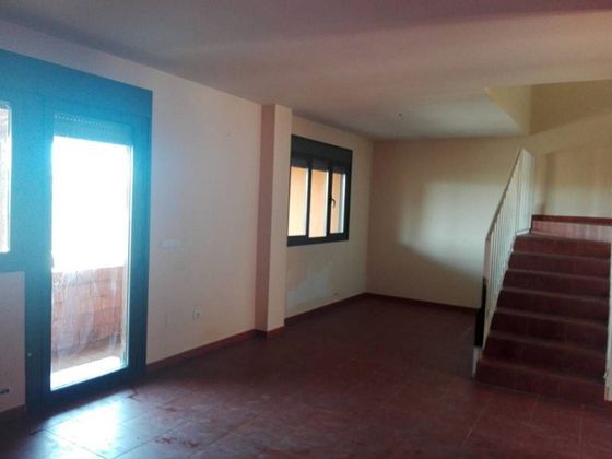 Foto 2 de Casa en venda a calle Amancio Ortega Gaona de 3 habitacions amb garatge