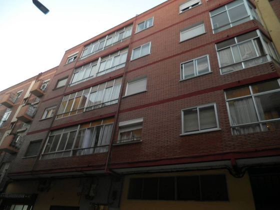 Foto 1 de Piso en venta en Delicias de 3 habitaciones con balcón