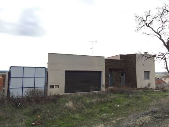 Foto 2 de Casa en venda a calle La Cuesta de 3 habitacions amb garatge i jardí