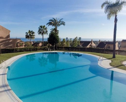 Foto 1 de Piso en venta en Elviria de 3 habitaciones con terraza y piscina