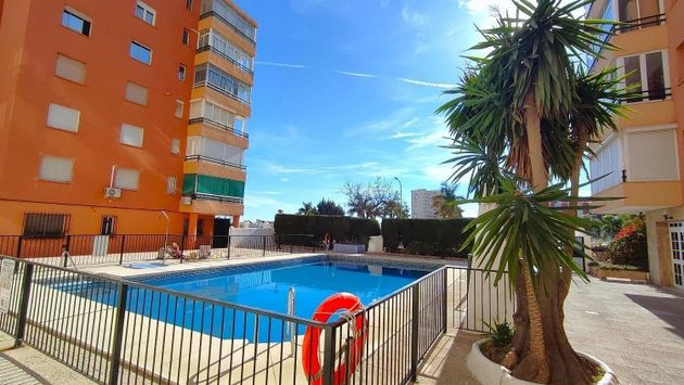 Foto 1 de Venta de piso en Centro - Torremolinos de 2 habitaciones con terraza y piscina