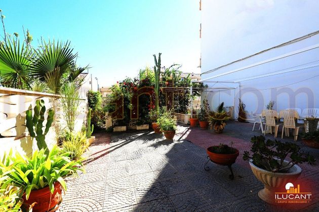Foto 2 de Xalet en venda a Campello Playa de 4 habitacions amb terrassa i garatge