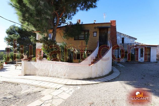 Foto 2 de Venta de chalet en Monforte del Cid de 6 habitaciones con terraza y piscina