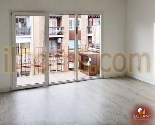 Foto 2 de Venta de piso en Benalúa de 4 habitaciones con balcón