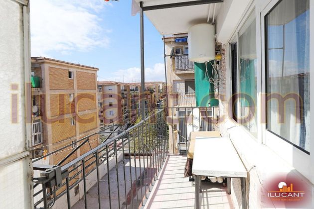 Foto 1 de Pis en venda a Colonia Requena de 3 habitacions amb balcó