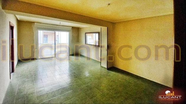 Foto 2 de Pis en venda a Ensanche - Diputación de 3 habitacions amb terrassa i ascensor