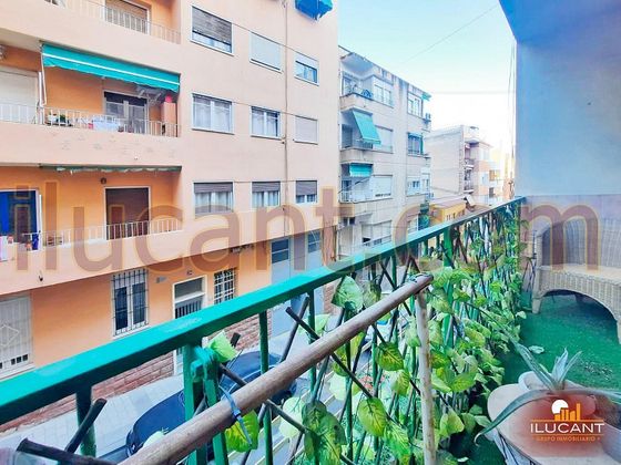 Foto 1 de Pis en venda a Mercado de 3 habitacions amb balcó i aire acondicionat