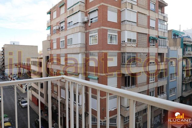 Foto 1 de Pis en venda a Mercado de 3 habitacions amb balcó i ascensor