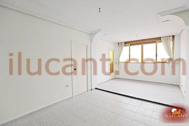 Foto 2 de Pis en venda a Lo Morant- San Nicolás de Bari de 4 habitacions amb balcó i ascensor