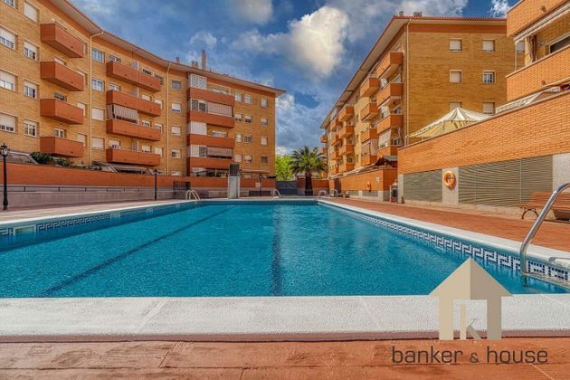 Foto 2 de Pis en venda a Can Clos - Avda. Catalunya de 3 habitacions amb terrassa i piscina