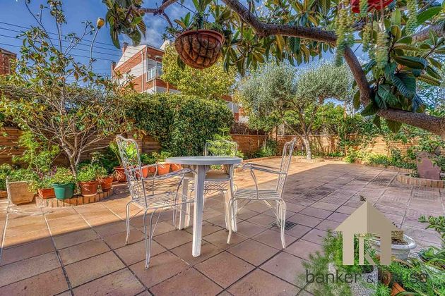 Foto 2 de Casa adossada en venda a Serraparera de 6 habitacions amb terrassa i piscina