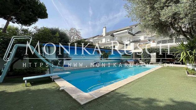 Foto 2 de Casa adossada en venda a Pedralbes de 6 habitacions amb terrassa i piscina