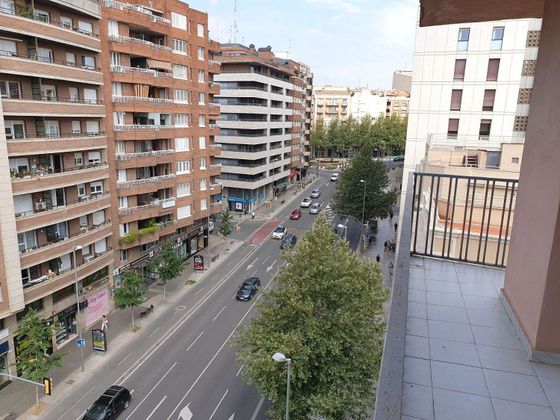 Foto 2 de Pis en venda a Centre Històric - Rambla Ferran - Estació de 4 habitacions amb balcó i ascensor