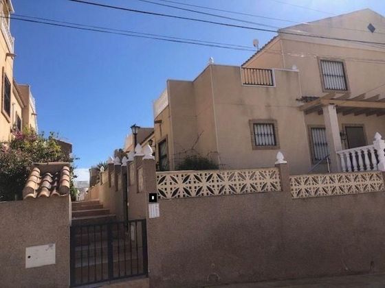 Foto 1 de Casa en venda a Orihuela ciudad de 2 habitacions amb terrassa i aire acondicionat
