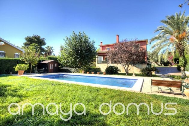 Foto 1 de Chalet en venta en Vistahermosa de 5 habitaciones con terraza y piscina