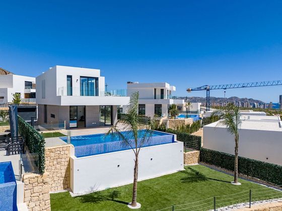 Foto 2 de Xalet en venda a avenida D'amèrica de 4 habitacions amb terrassa i piscina