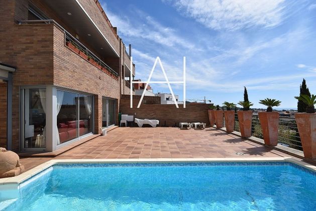 Foto 1 de Venta de casa en Tiana de 4 habitaciones con terraza y piscina