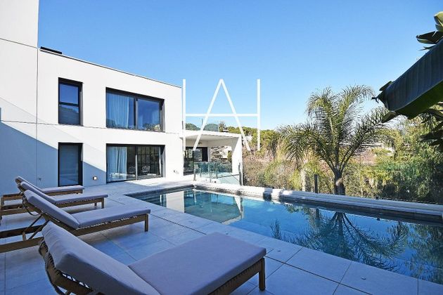 Foto 2 de Xalet en venda a Alella de 4 habitacions amb terrassa i piscina
