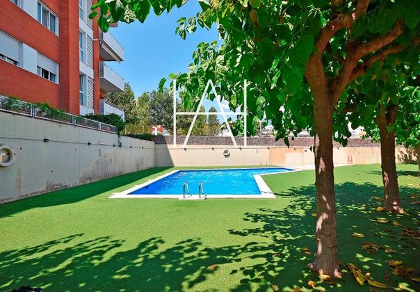 Foto 1 de Piso en venta en Montgat de 3 habitaciones con terraza y piscina