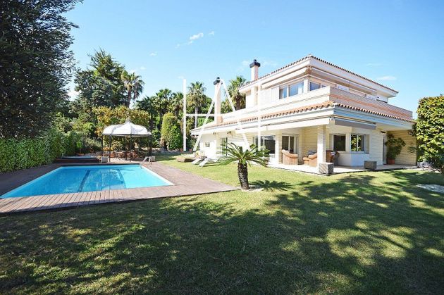 Foto 2 de Xalet en venda a Alella de 7 habitacions amb terrassa i piscina