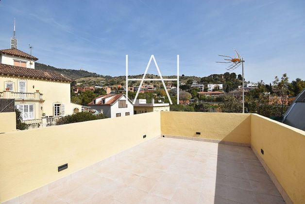 Foto 1 de Pis en lloguer a Sarrià de 3 habitacions amb terrassa i mobles