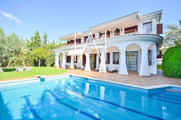 Foto 1 de Venta de chalet en Alella de 6 habitaciones con terraza y piscina