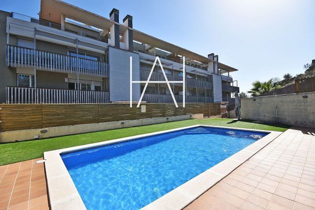 Foto 1 de Dúplex en venta en Montgat de 3 habitaciones con terraza y piscina