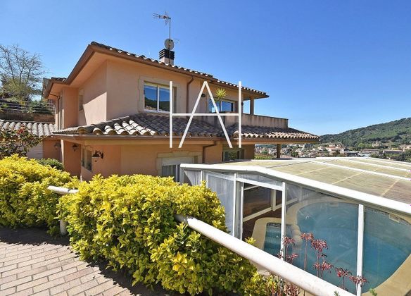 Foto 2 de Xalet en venda a Vilassar de Dalt de 5 habitacions amb terrassa i piscina