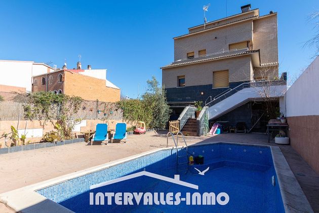 Foto 1 de Venta de chalet en calle Victor Català de 4 habitaciones con terraza y piscina
