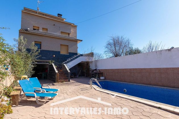 Foto 2 de Xalet en venda a calle Victor Català de 4 habitacions amb terrassa i piscina