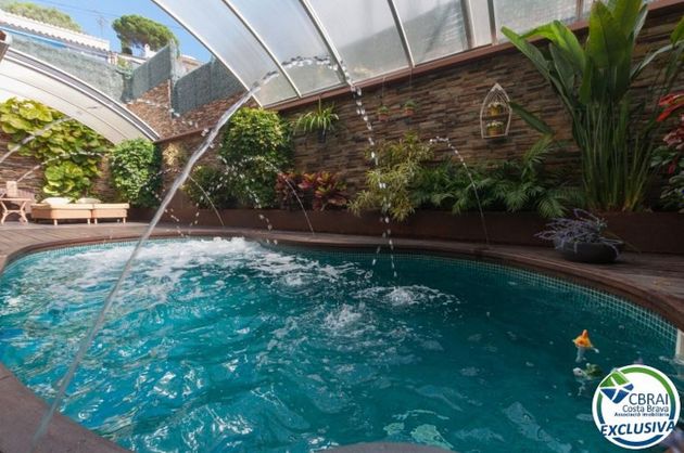 Foto 1 de Xalet en venda a calle Gran Via de Pau Casals de 3 habitacions amb terrassa i piscina