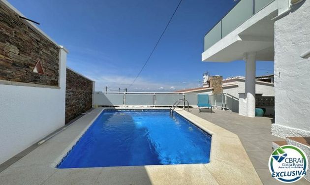 Foto 2 de Casa adossada en venda a Nord de 4 habitacions amb terrassa i piscina