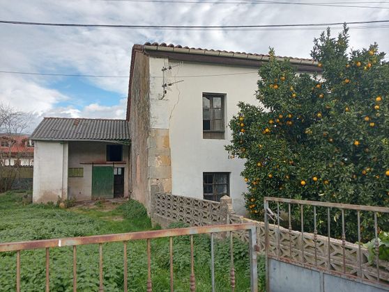Foto 1 de Casa adossada en venda a barrio Villanueva de la Peña de 4 habitacions amb jardí