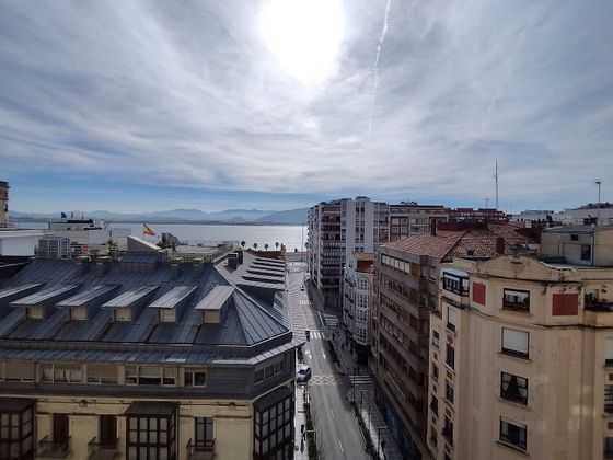 Foto 1 de Pis en venda a Centro - Ayuntamiento de 6 habitacions amb terrassa i balcó