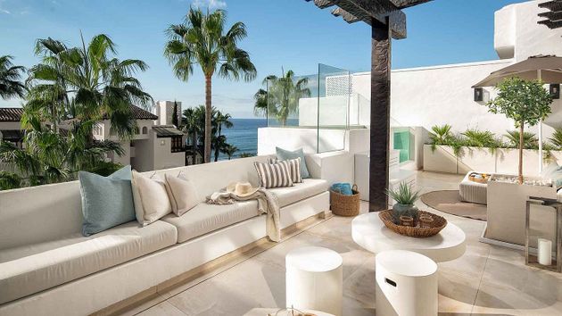 Foto 1 de Venta de ático en Lomas de Marbella Club - Puente Romano de 4 habitaciones con terraza y piscina