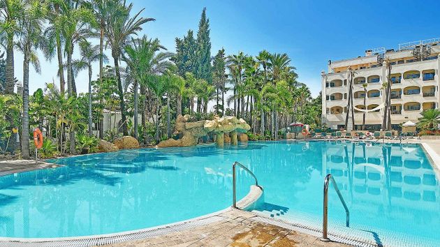 Foto 1 de Venta de ático en Lomas de Marbella Club - Puente Romano de 3 habitaciones con terraza y piscina