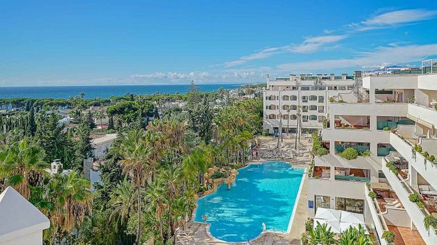Foto 2 de Venta de ático en Lomas de Marbella Club - Puente Romano de 3 habitaciones con terraza y piscina