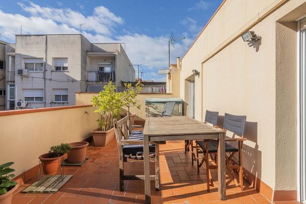 Foto 2 de Casa adosada en venta en Centre - Cornellà de Llobregat de 4 habitaciones con terraza y garaje