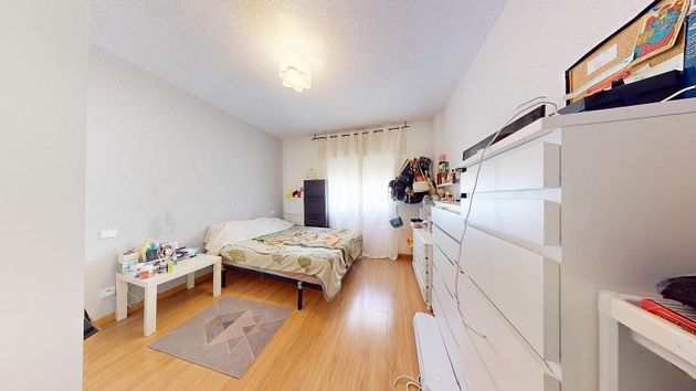 Foto 2 de Piso en venta en Moscardó de 3 habitaciones con calefacción y ascensor
