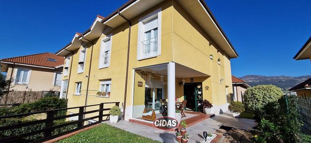 Foto 1 de Casa adossada en venda a Parque del Oeste - Olivares de 4 habitacions amb calefacció