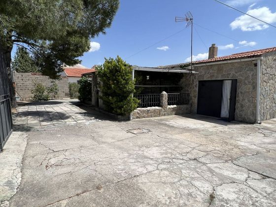 Foto 1 de Casa en venda a Fuentidueña de Tajo de 3 habitacions amb jardí