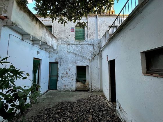Foto 1 de Casa adossada en venda a Nucli Antic de 7 habitacions amb terrassa i garatge