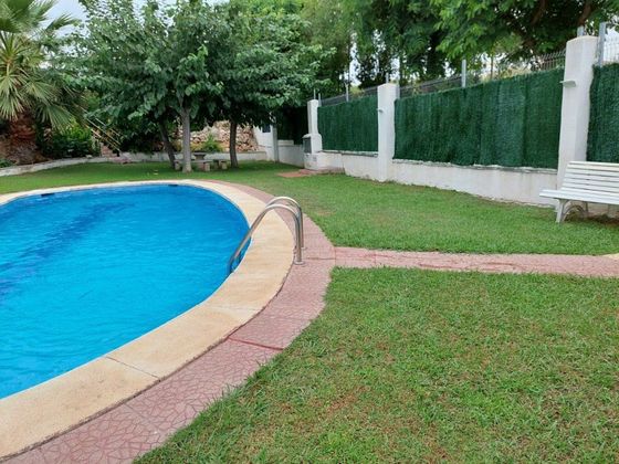 Foto 1 de Casa adossada en venda a Residencial de 3 habitacions amb terrassa i piscina