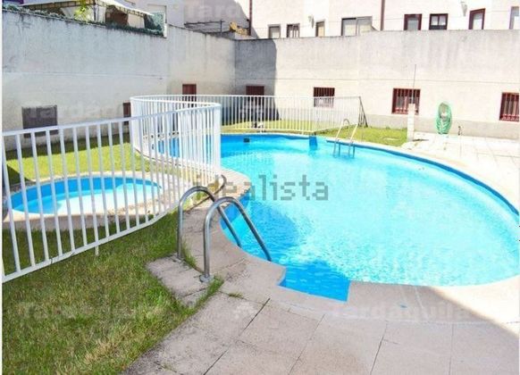Foto 1 de Casa en venda a Villares de la Reina de 4 habitacions amb piscina i garatge