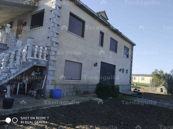Foto 1 de Venta de casa en Parada de Arriba de 6 habitaciones con garaje y jardín