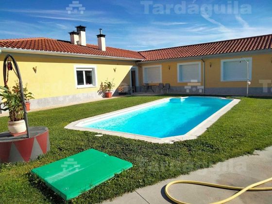 Foto 2 de Casa en venda a Villamayor de 4 habitacions amb terrassa i piscina